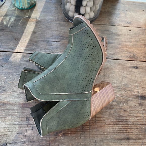 Seven 7 Ashbury Open Toe Ankle Boot - Picture 3 of 6